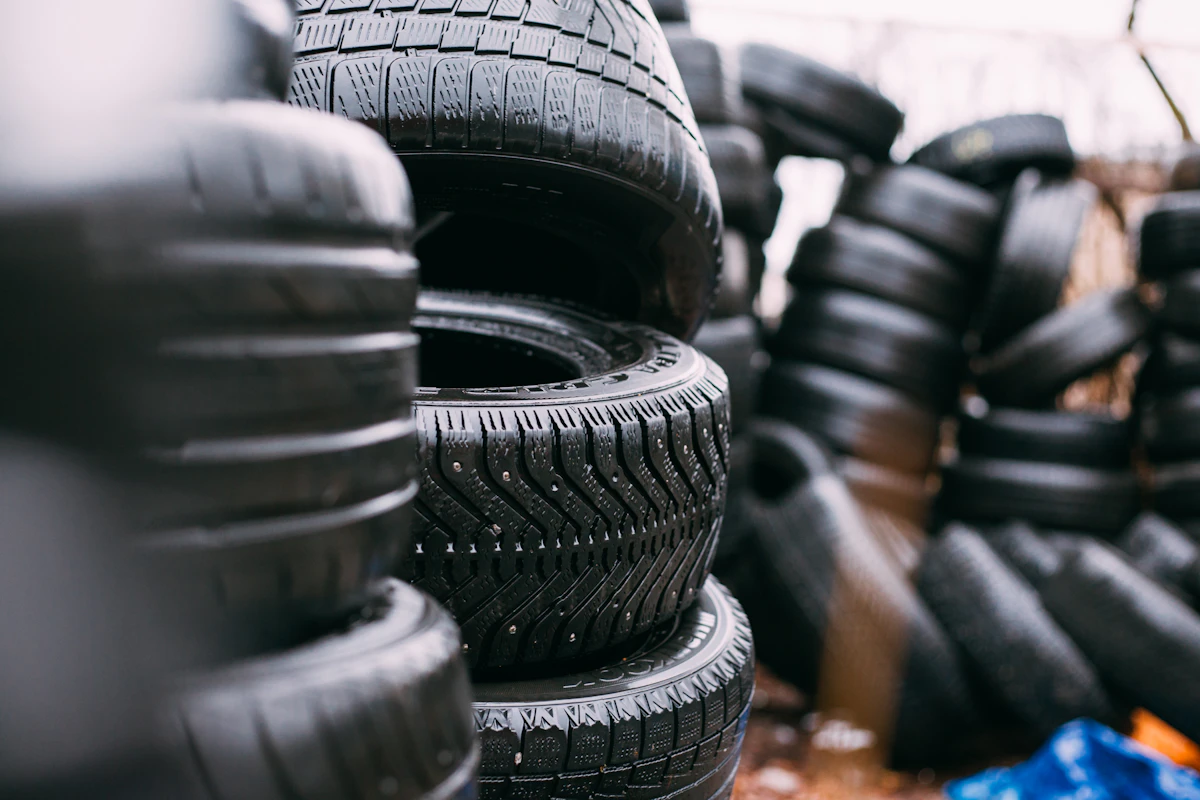Automotive tyre manufacturing line — rubber compound molding and vulcanization curing press